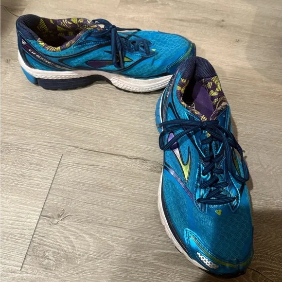 Blue Brooks Athletic Running Shoes - Picture 2 of 3